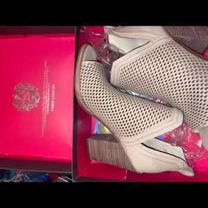 Vince camuto “Kenzie” open toe, heeled  booties. Sz 9.5 almond color